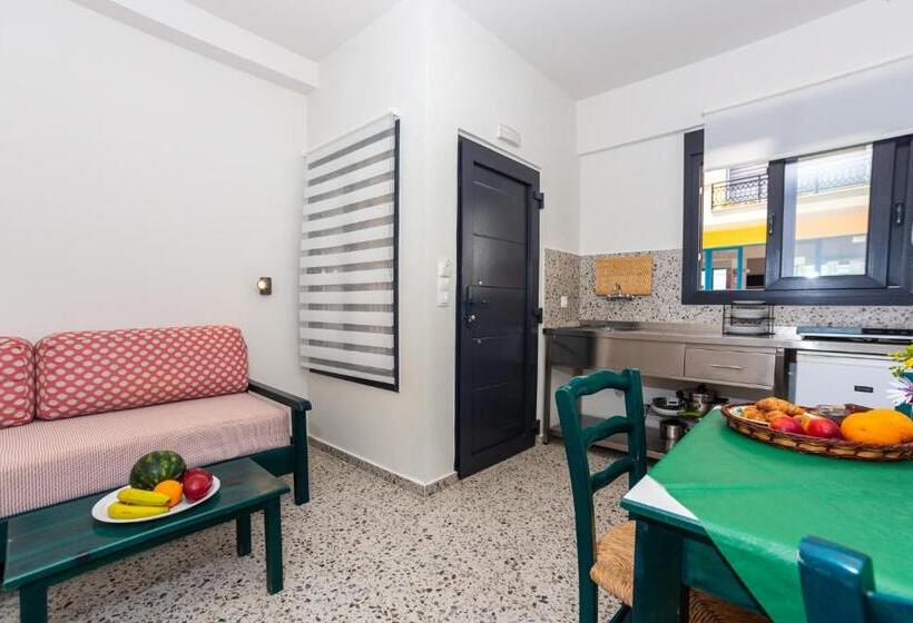 דירת חדר נוף לבריכה, Marelina Villas