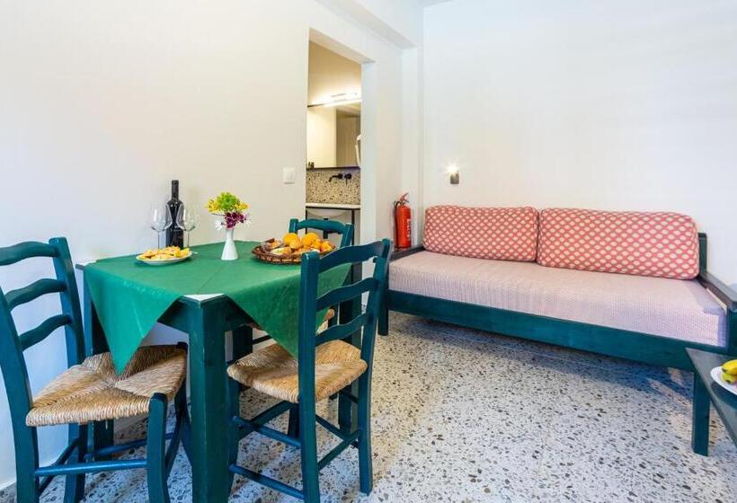 דירת חדר נוף לבריכה, Marelina Villas