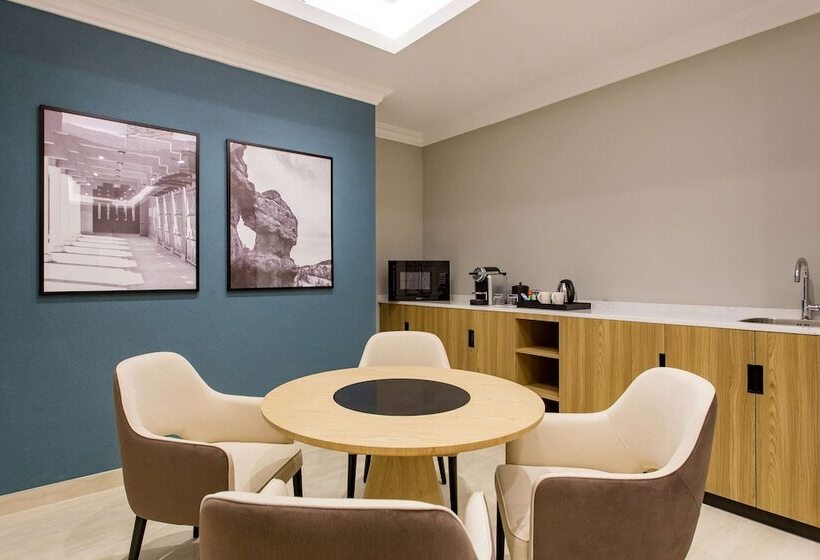 סוויטת 2 חדרי שינה, Radisson Hotel Riyadh Airport