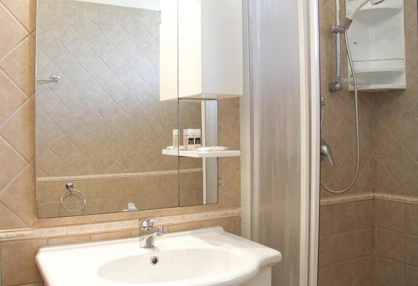 带阳台的三人标准间, Agricantus 2000