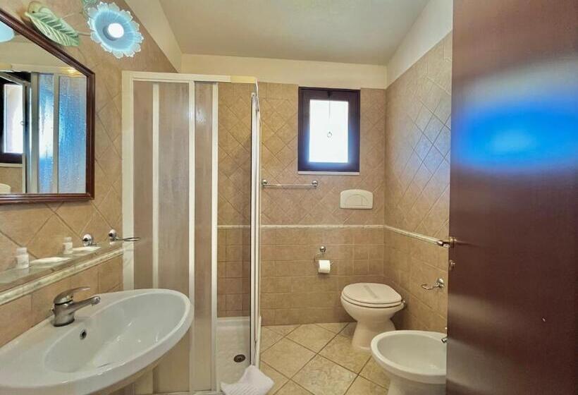 带阳台的三人标准间, Agricantus 2000