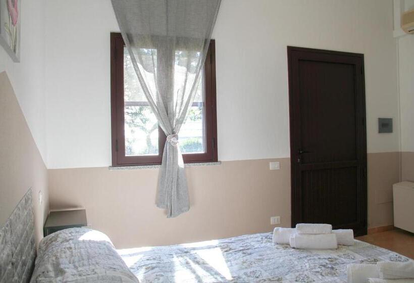 适合残疾人士使用的带超级大床的标准间, Agricantus 2000