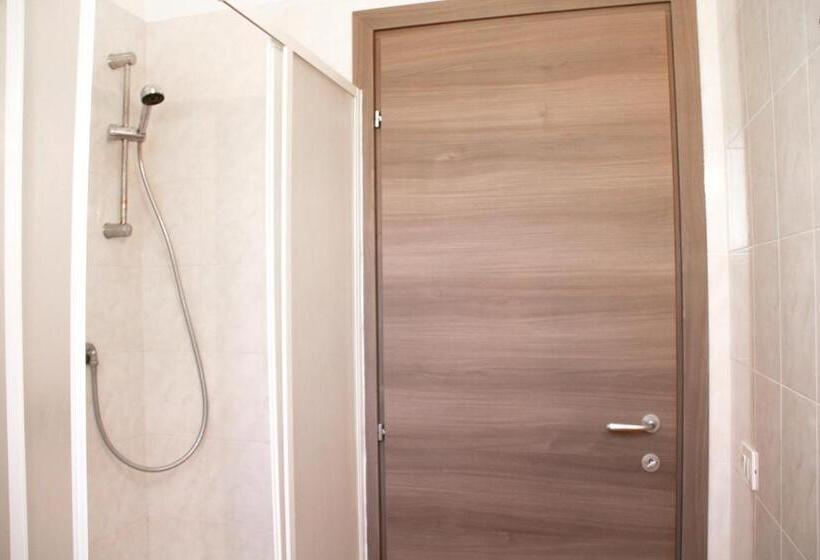 2间卧室的房子, Agricantus 2000