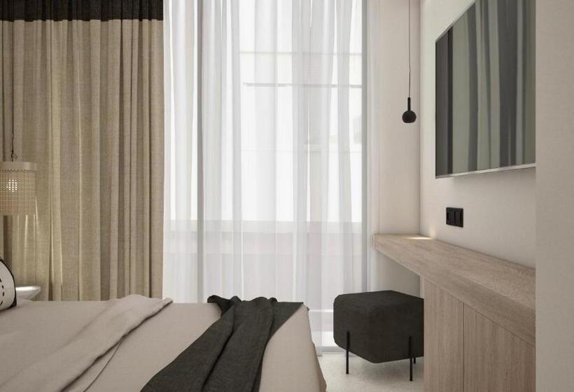 חדר סטנדרט, M.