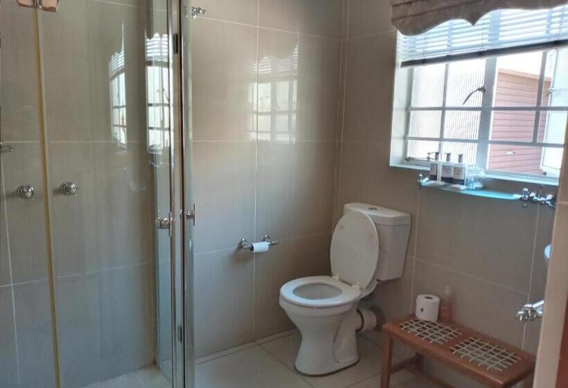 חדר משפחתי, 75 On Milner Lodge