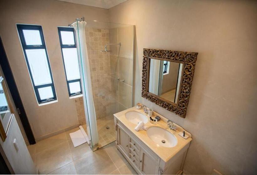 Номер Стандарт, Kilima Franschhoek