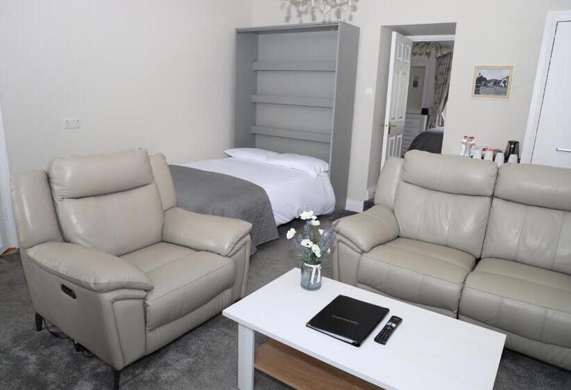 디럭스 스위트 킹 침대, Madelines Accommodation
