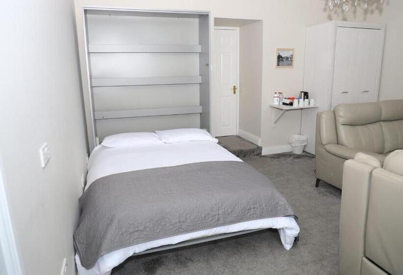 디럭스 스위트 킹 침대, Madelines Accommodation