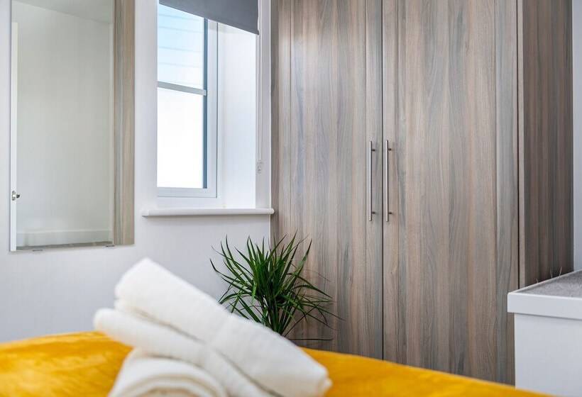 Дом 1 Спальня, The Holt Ideal For Contractors 2 Bedrooms Parking