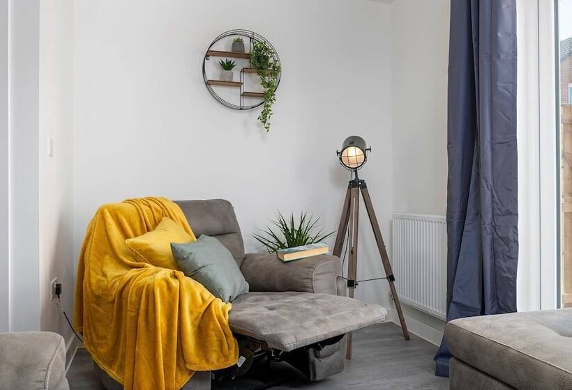 Дом 1 Спальня, The Holt Ideal For Contractors 2 Bedrooms Parking
