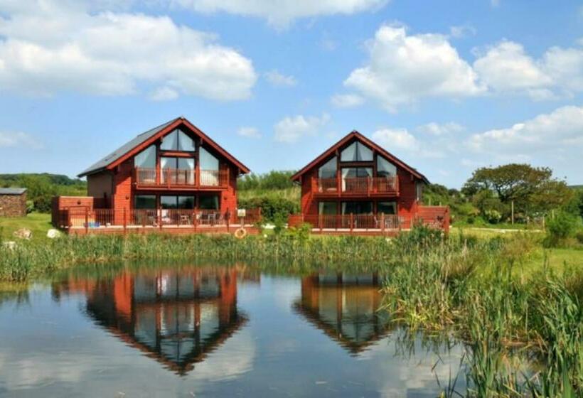 Дом 4 Спальни, Swallow Lodge With Hot Tub, Dogs Welcome Sleeps 8, Great Resort Facilities