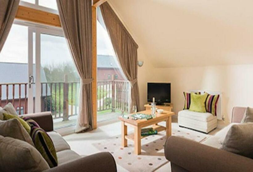 בית, 4 חדרי שינה, Swallow Lodge With Hot Tub, Dogs Welcome Sleeps 8, Great Resort Facilities