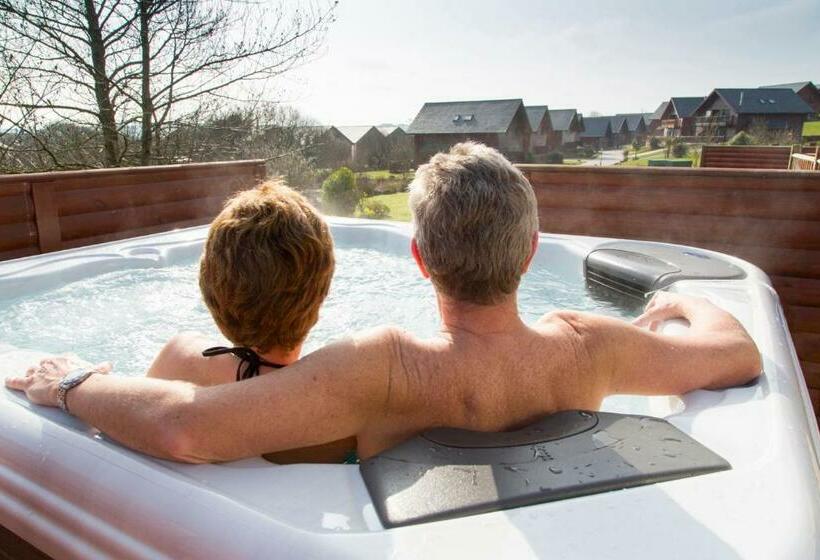 Дом 4 Спальни, Swallow Lodge With Hot Tub, Dogs Welcome Sleeps 8, Great Resort Facilities