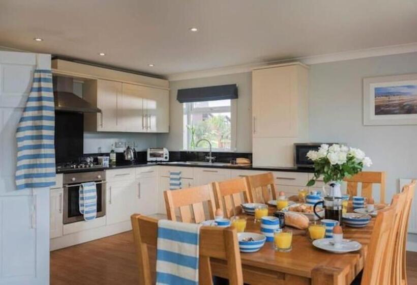 منزل 4 غرف نوم, Swallow Lodge With Hot Tub, Dogs Welcome Sleeps 8, Great Resort Facilities