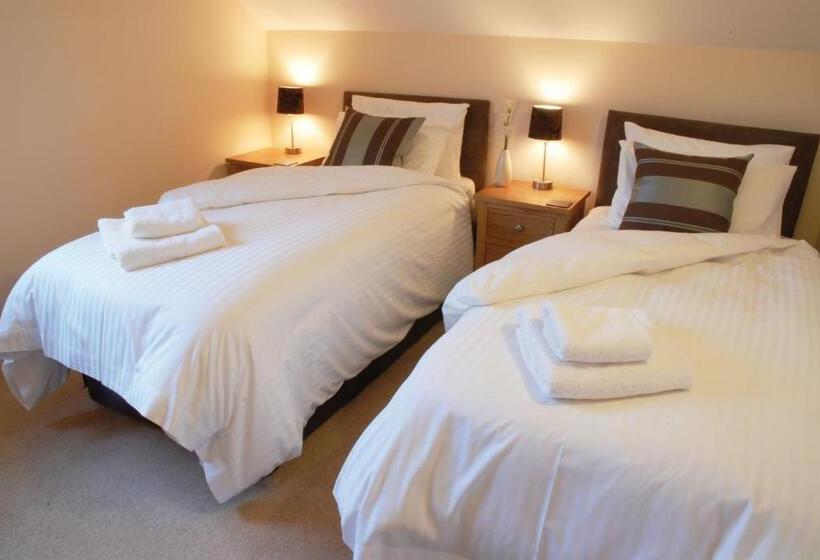 Дом 4 Спальни, Swallow Lodge With Hot Tub, Dogs Welcome Sleeps 8, Great Resort Facilities