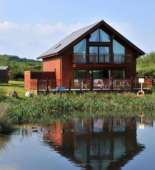 Дом 4 Спальни, Swallow Lodge With Hot Tub, Dogs Welcome Sleeps 8, Great Resort Facilities