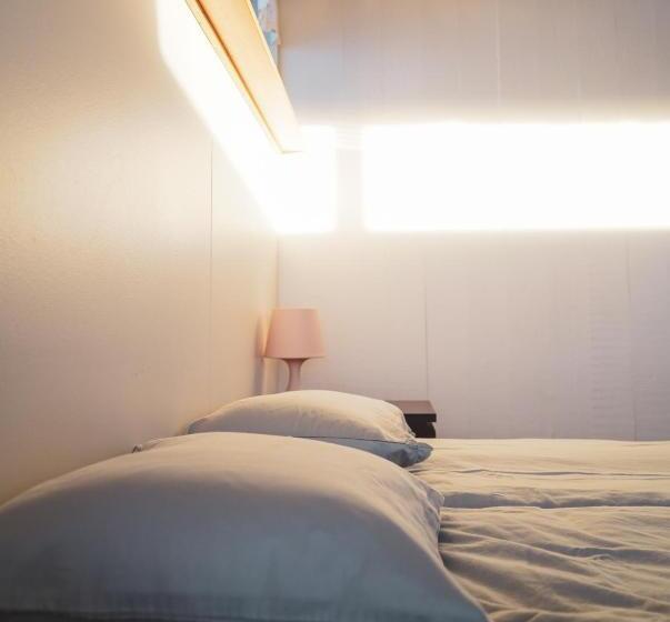 اتاق استاندارد چهارنفره با سرویس بهداشتی مشترک, Northeast Guesthouse