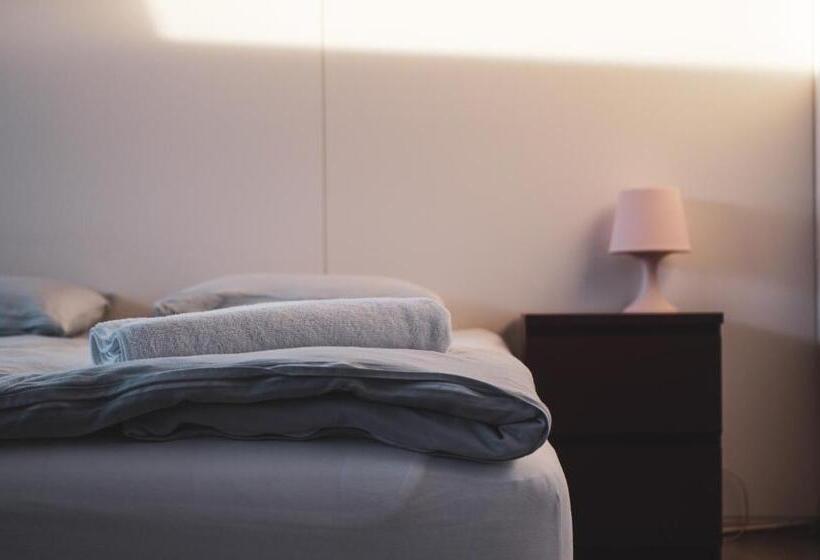 اتاق استاندارد چهارنفره با سرویس بهداشتی مشترک, Northeast Guesthouse