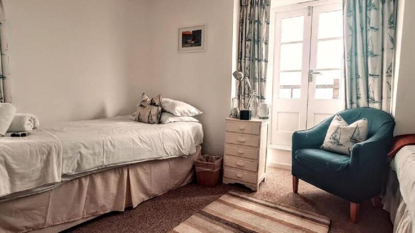 חדר סטנדרט חדר אמבטיה משותף, Itchenor Sailing Club