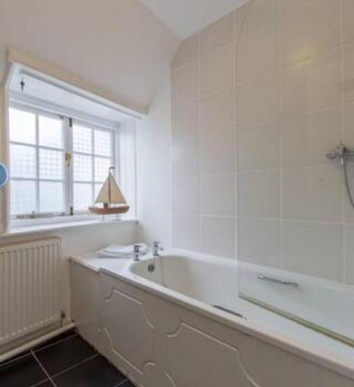 חדר סטנדרד יחיד חדר אמבטיה משותף, Itchenor Sailing Club