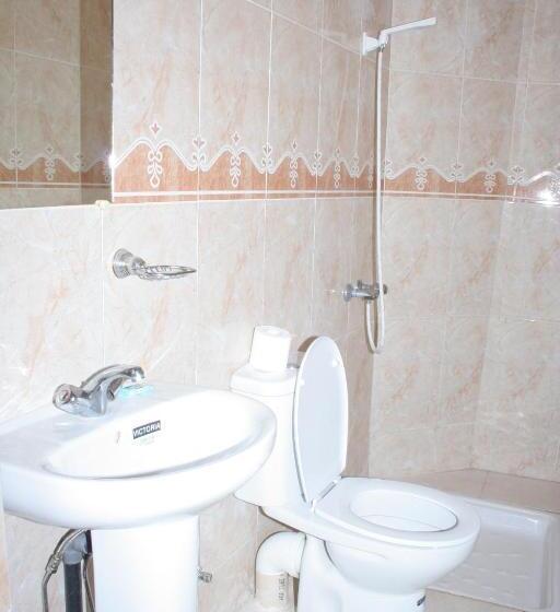 اتاق استاندارد سه نفره, Imouzzer