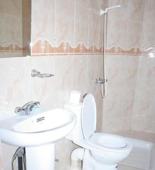 اتاق استاندارد سه نفره, Imouzzer