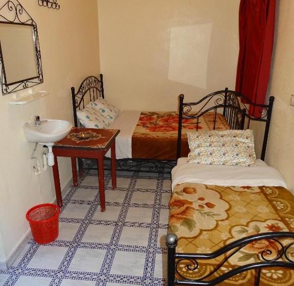 اتاق استاندارد سه نفره, Imouzzer