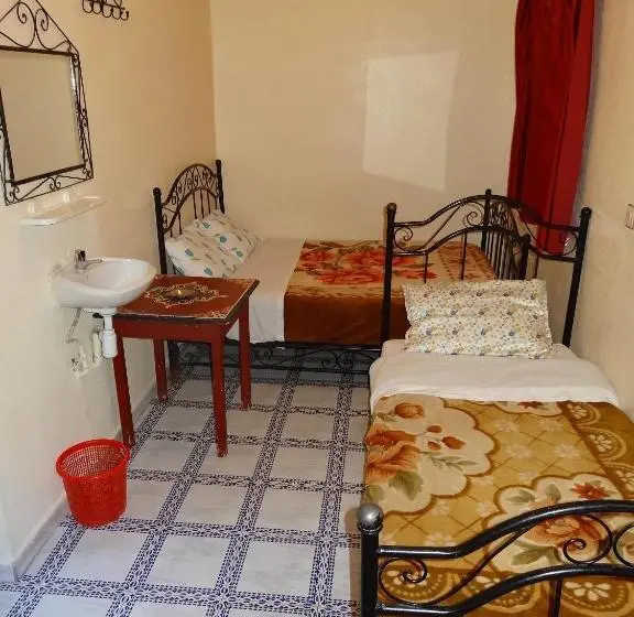 اتاق استاندارد سه نفره, Imouzzer