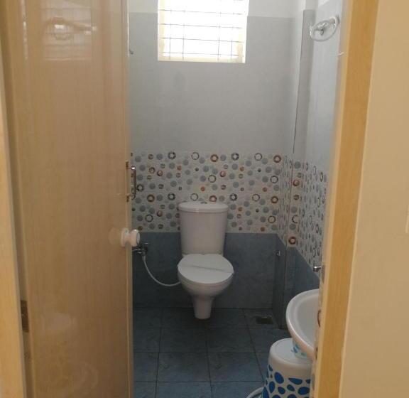 חדר דלוקס לארבעה, Sai Inn Mysore