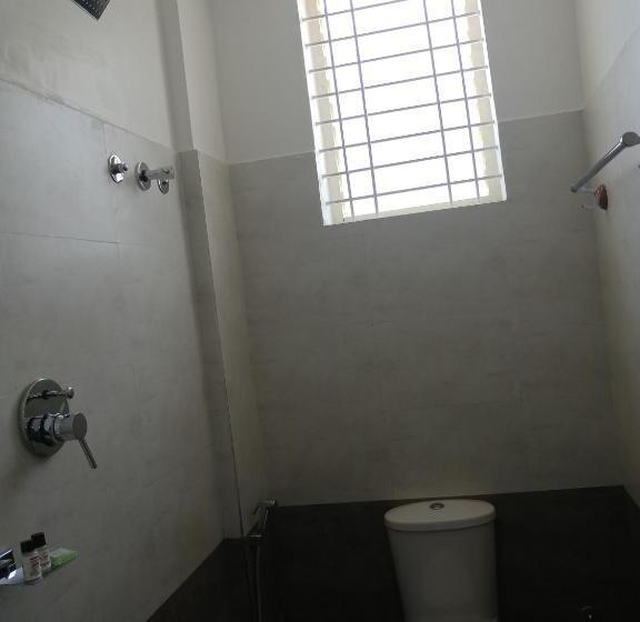 디럭스 4인 룸, Sai Inn Mysore