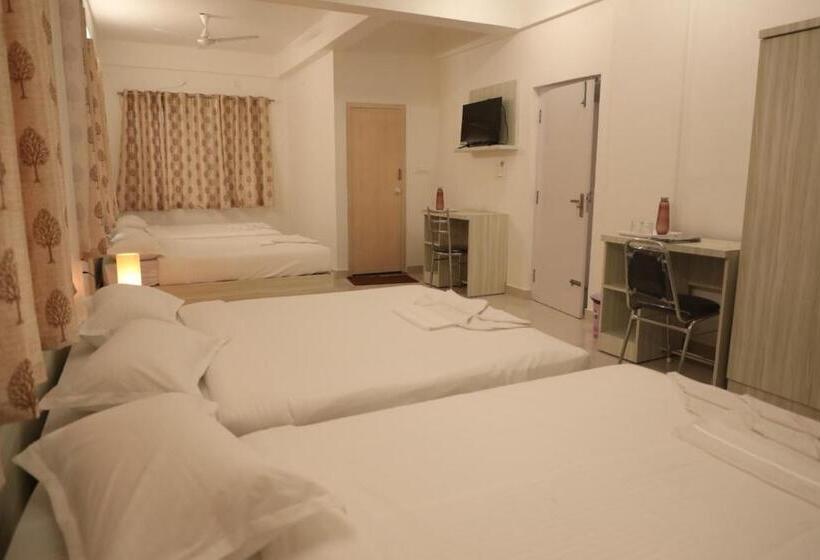 디럭스 4인 룸, Sai Inn Mysore