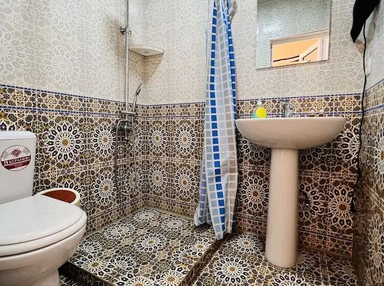 Quarto Triplo Estandar, Al Motrudiy