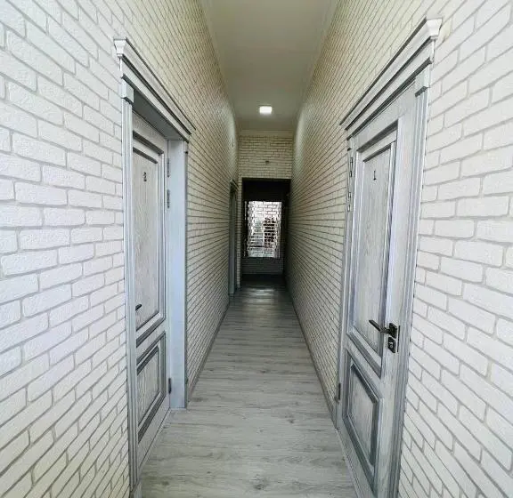 Quarto Triplo Estandar, Al Motrudiy