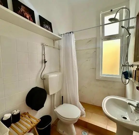 اتاق استاندارد با سرویس بهداشتی مشترک, Ti Maria Guest House