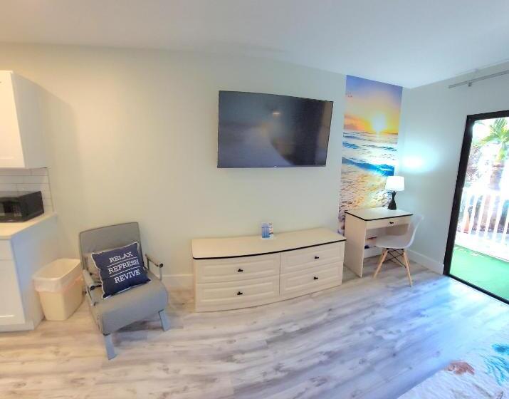 اتاق استاندارد با تخت بزرگ, Satellite Motel