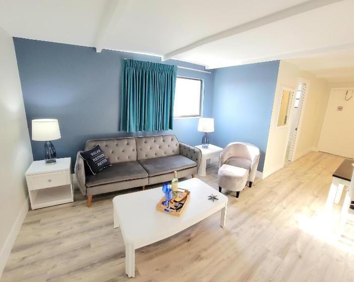 דירת חדר, Satellite Motel