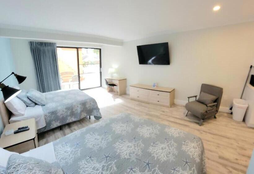 חדר סטנדרט נוף לבריכה, Satellite Motel