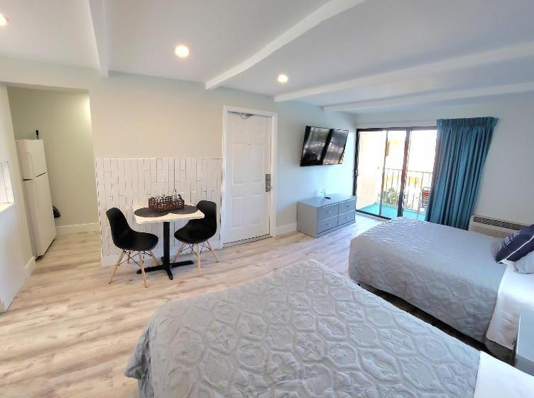 חדר סטנדרט עם מרפסת, Satellite Motel