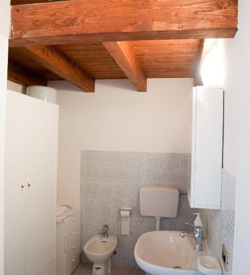 Дом 4 Спальни, Casa Vacanze Villa Angela Con Piscina House Country Per 8 Persone