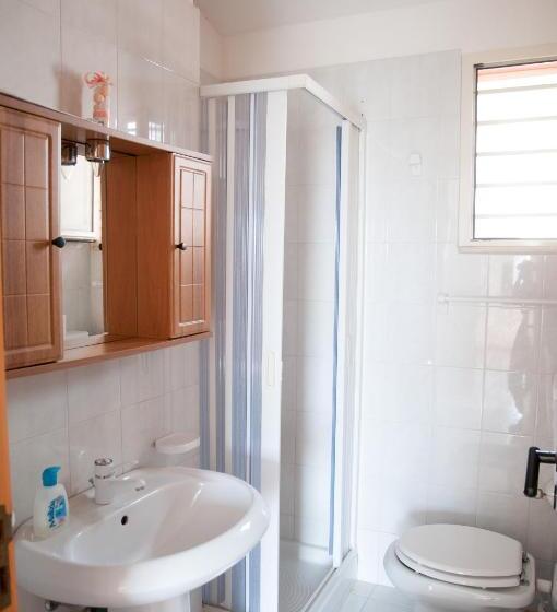 Дом 4 Спальни, Casa Vacanze Villa Angela Con Piscina House Country Per 8 Persone