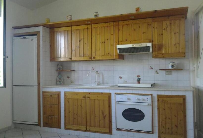 Дом 4 Спальни, Casa Vacanze Villa Angela Con Piscina House Country Per 8 Persone