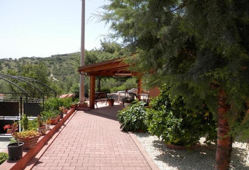 Дом 4 Спальни, Casa Vacanze Villa Angela Con Piscina House Country Per 8 Persone