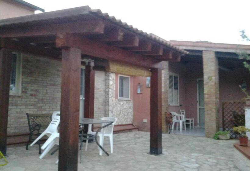 Дом 4 Спальни, Casa Vacanze Villa Angela Con Piscina House Country Per 8 Persone