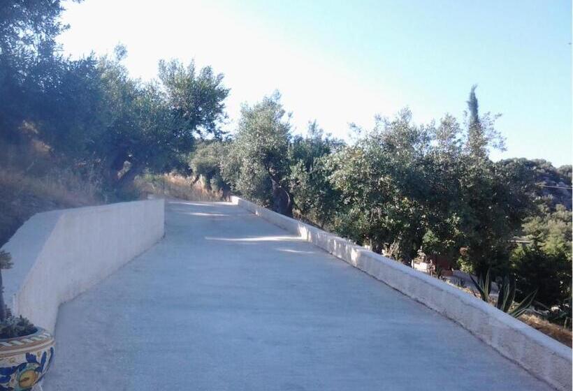 Дом 4 Спальни, Casa Vacanze Villa Angela Con Piscina House Country Per 8 Persone