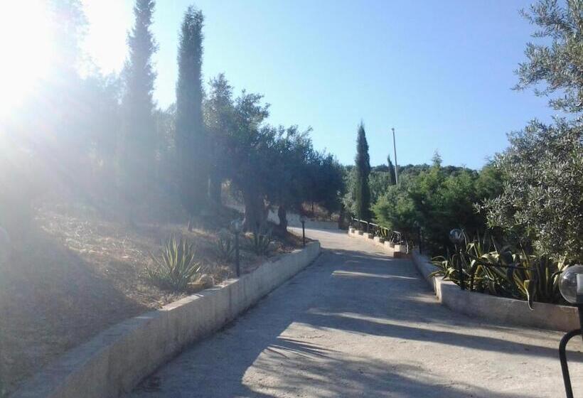 Дом 4 Спальни, Casa Vacanze Villa Angela Con Piscina House Country Per 8 Persone