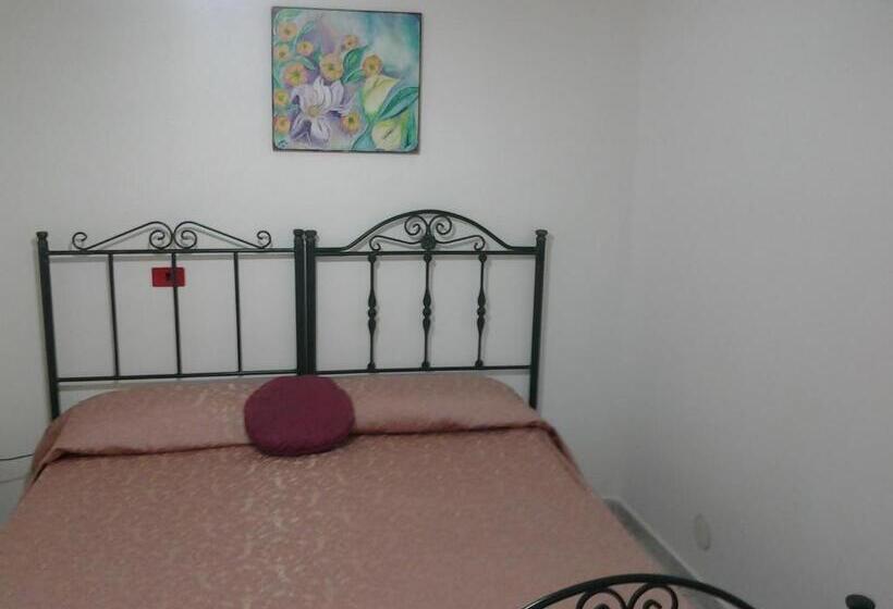 Дом 4 Спальни, Casa Vacanze Villa Angela Con Piscina House Country Per 8 Persone