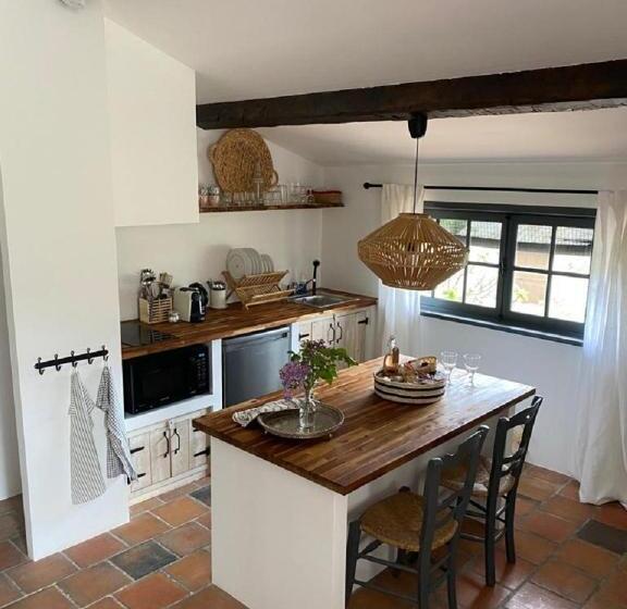 スタンダードスタジオ, Domaine Le Petit Hameau