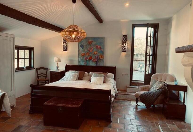 スタンダードスタジオ, Domaine Le Petit Hameau