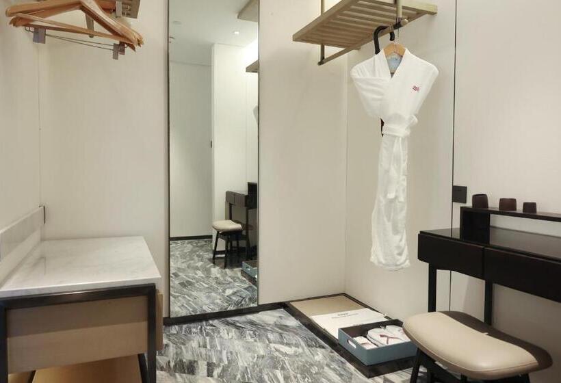 带大床的套房, Crowne Plaza Quanzhou Riverview, An Ihg