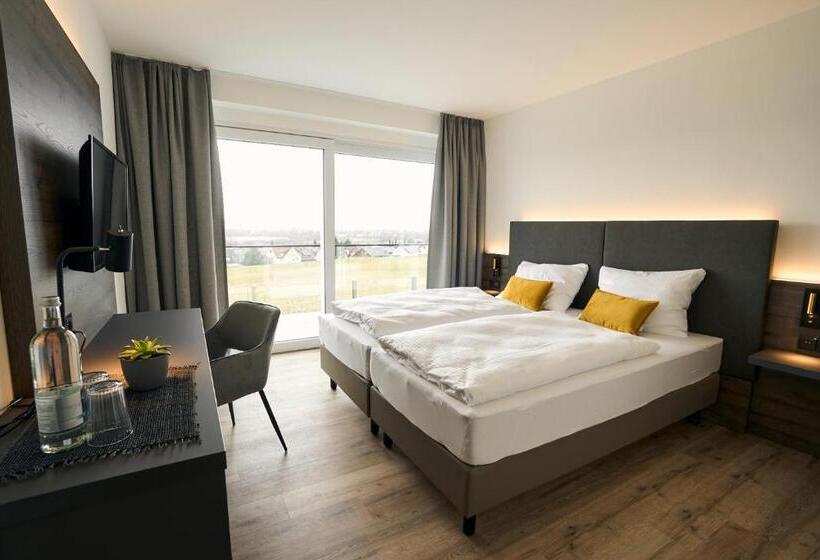 Номер Стандарт Вид на Озеро, Kapelle